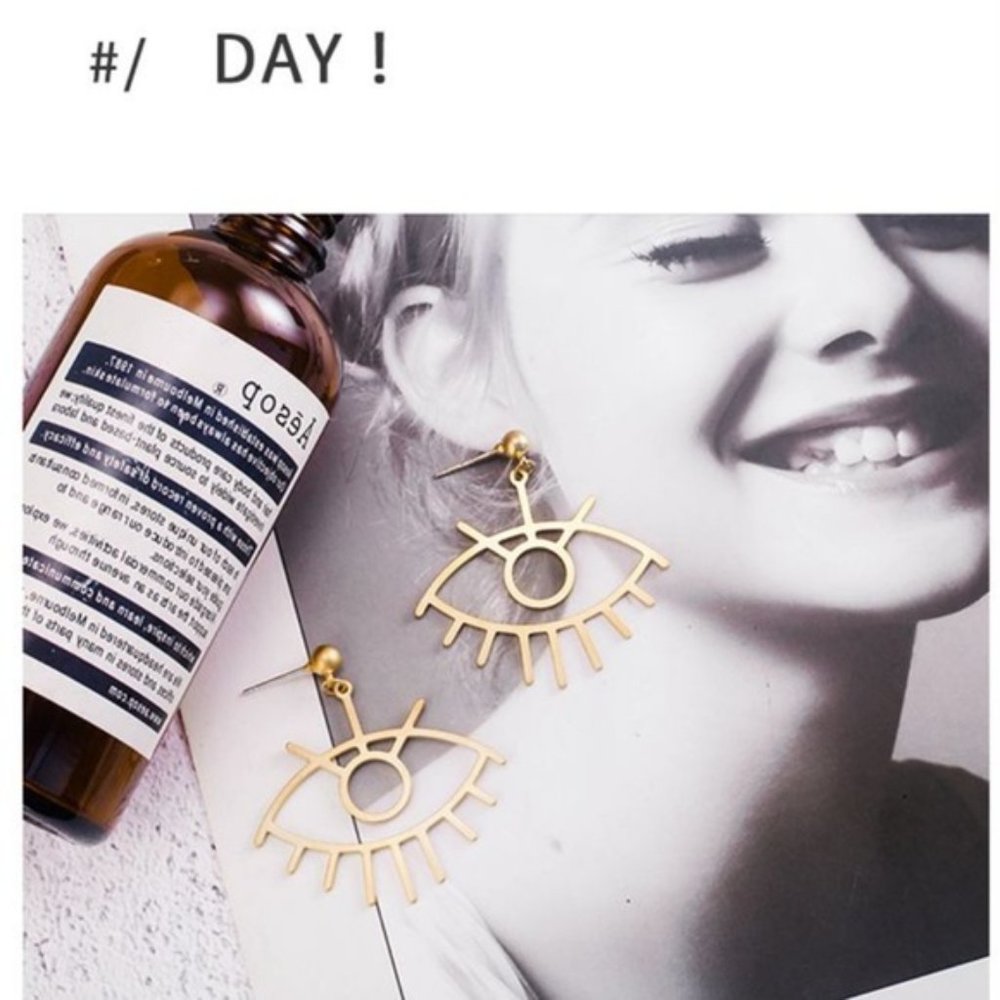 Minimalist Artists Art Eye Earrings - Picture 2 of 8